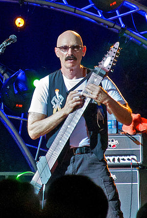 300px-Tony_levin (1)