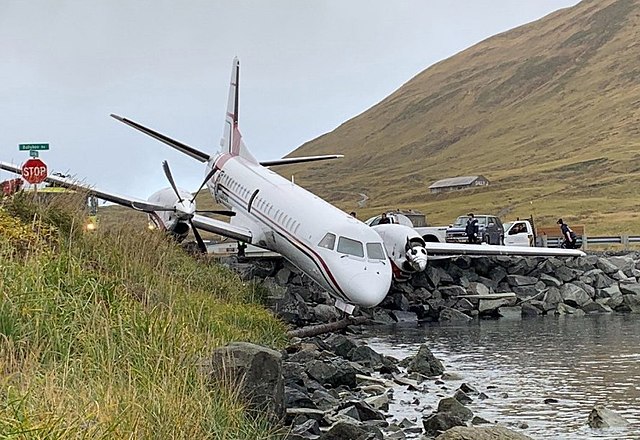 640px-PenAir_Flight_3296（N686PA）_after_crash_landing